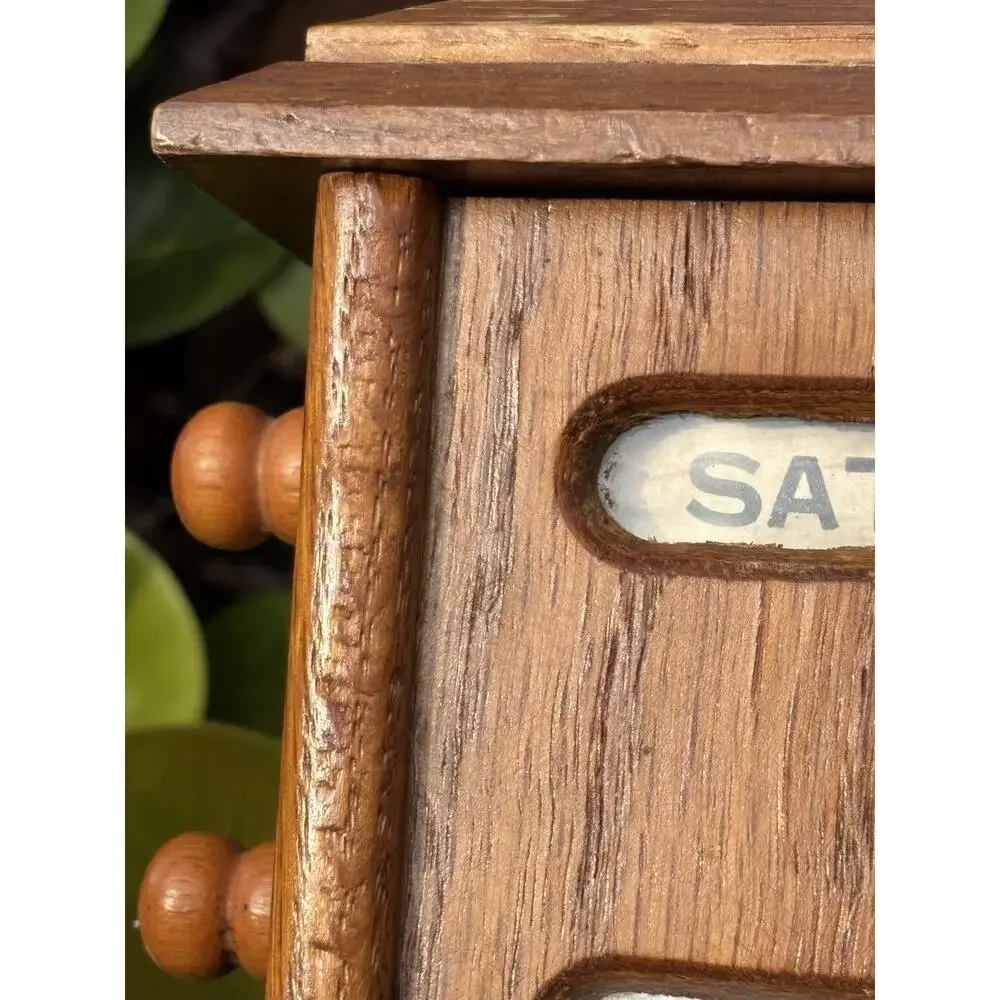 ANTIQUE PERPETUAL WOOD VICTORIAN CALENDAR IN BEAUTIFUL SHAPE 1900'S ?